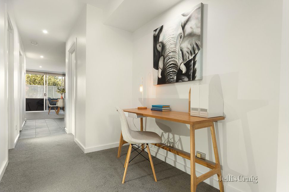 Contemporary Apartment — published project photo 2 of 6