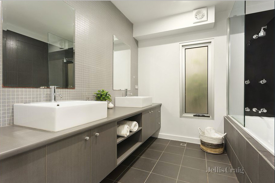 Contemporary Apartment — published project photo 4 of 6