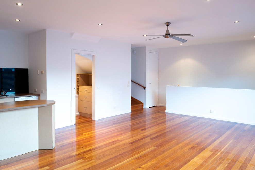 Contemporary White Apartment — published project photo 4 of 10