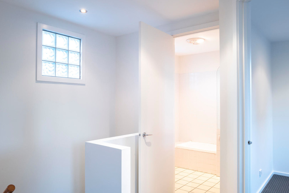 Contemporary White Apartment — published project photo 8 of 10
