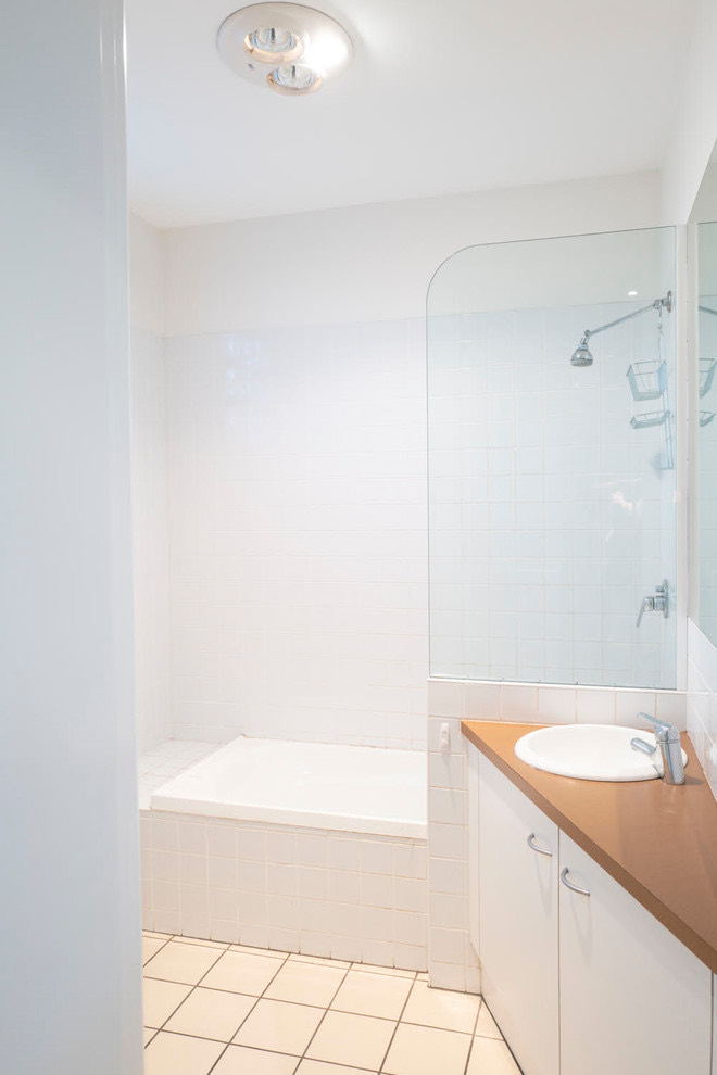 Contemporary White Apartment — published project photo 10 of 10